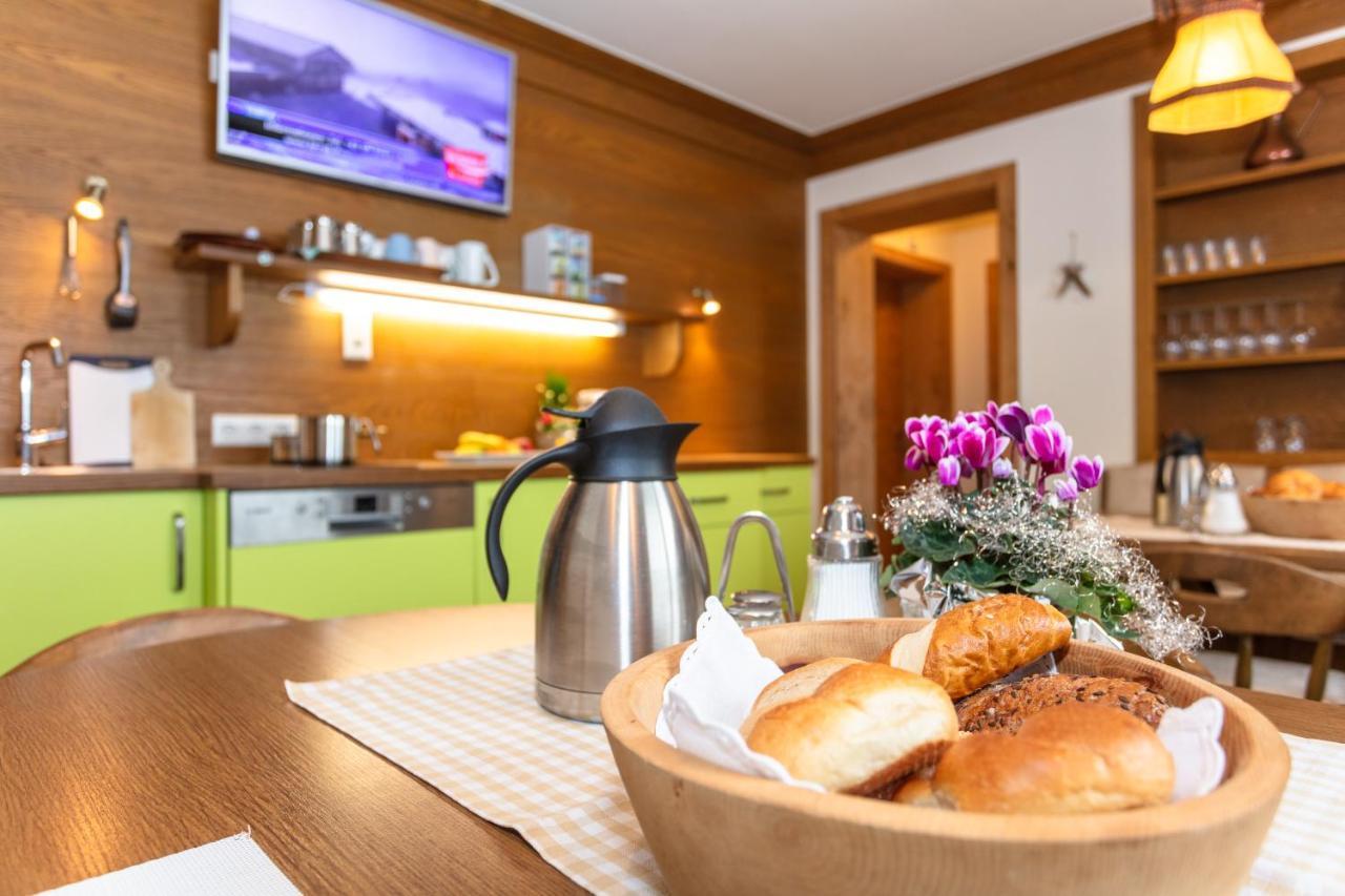 Hoelzl Bed & Breakfast Neukirchen am Großvenediger Extérieur photo