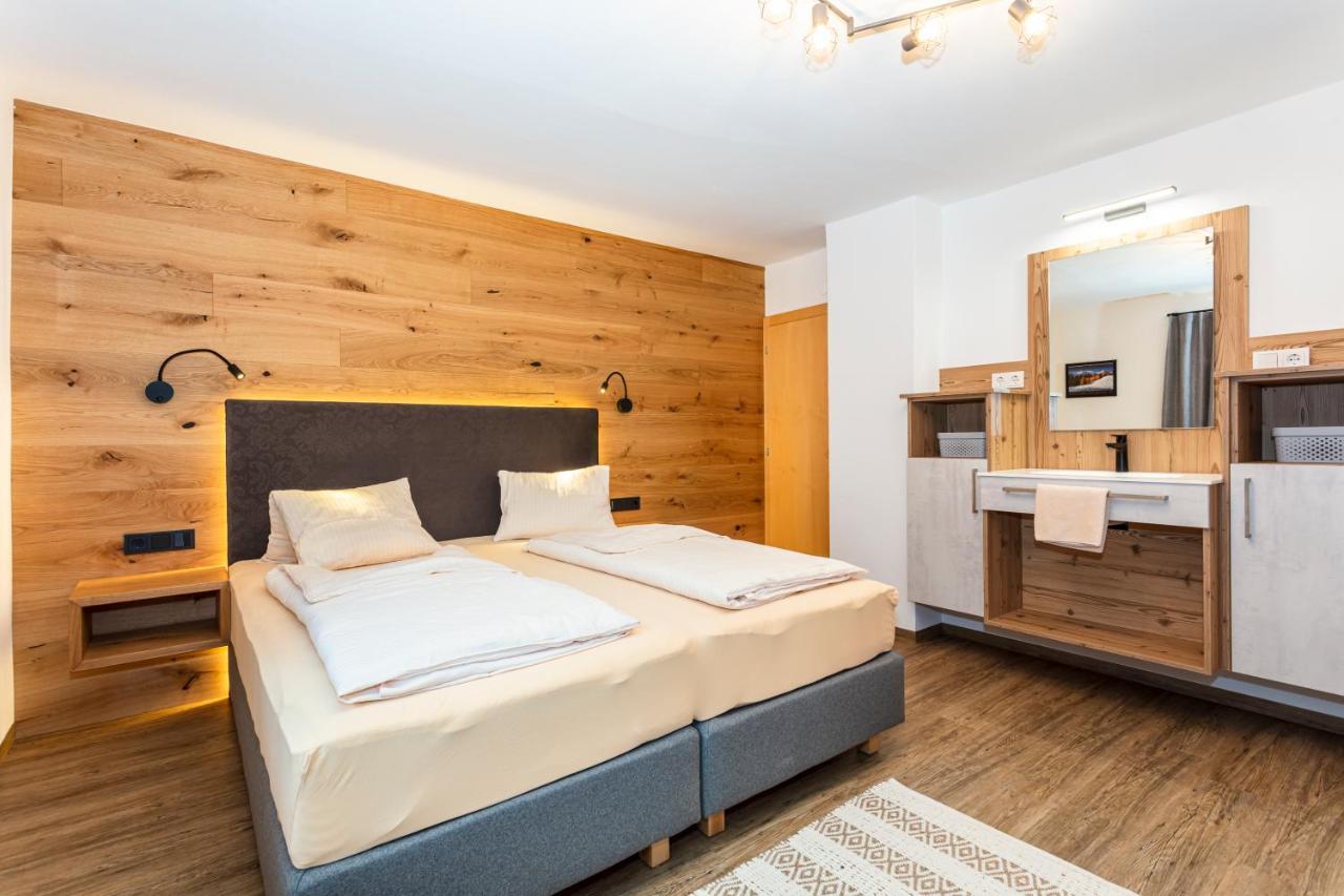 Hoelzl Bed & Breakfast Neukirchen am Großvenediger Extérieur photo