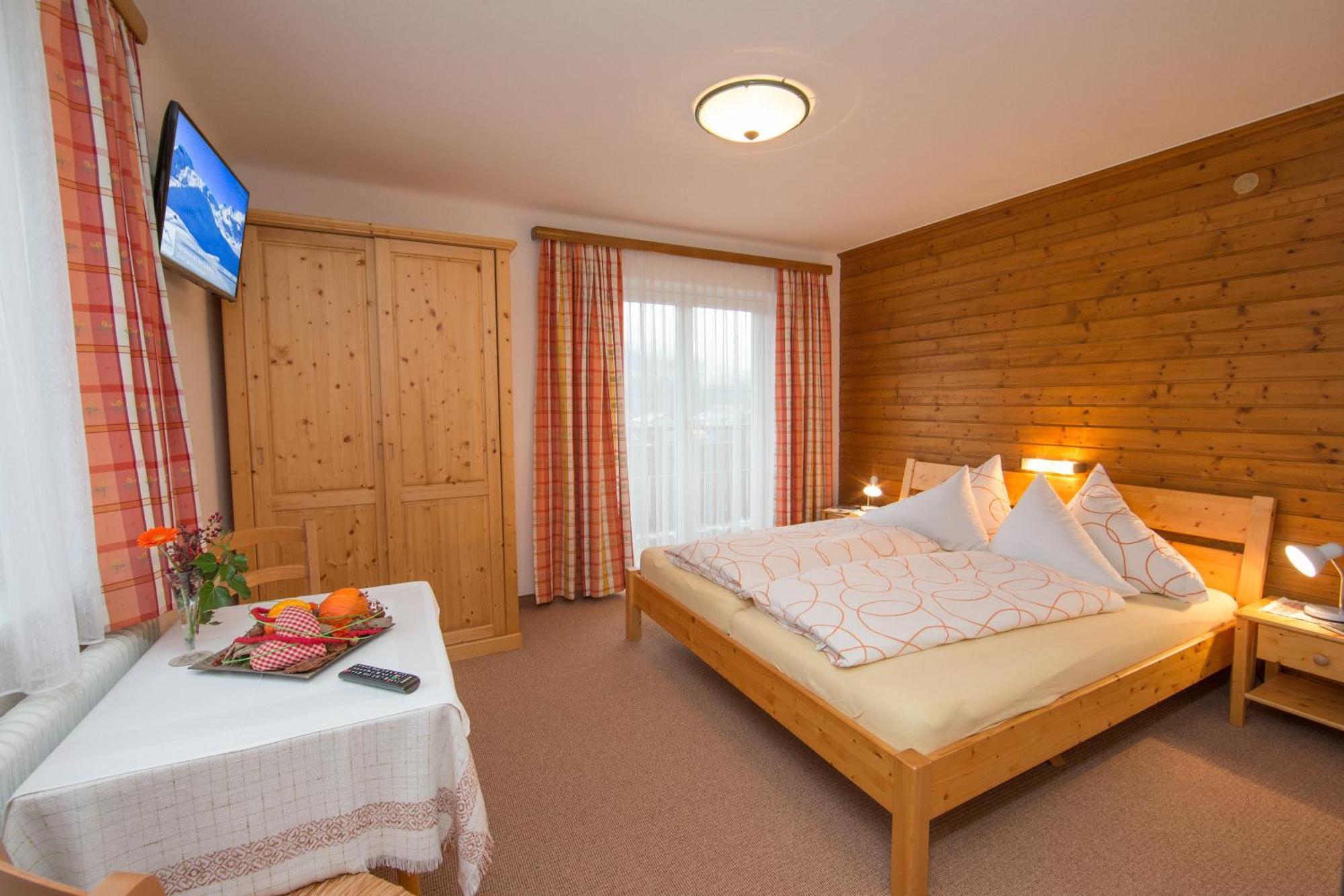 Hoelzl Bed & Breakfast Neukirchen am Großvenediger Chambre photo